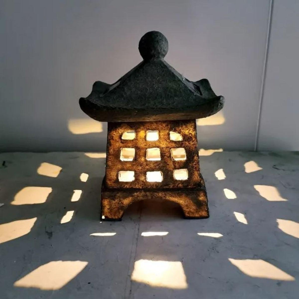 Solar Pagoda Outdoor Light
